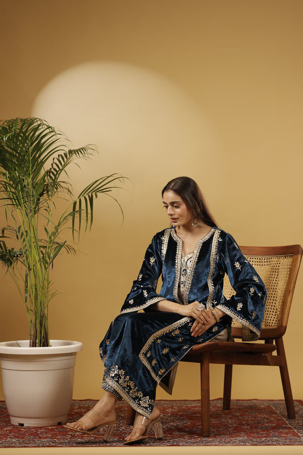 3-Piece Long Kurta Set in Viscose Velvet with Mirror & Zari Work