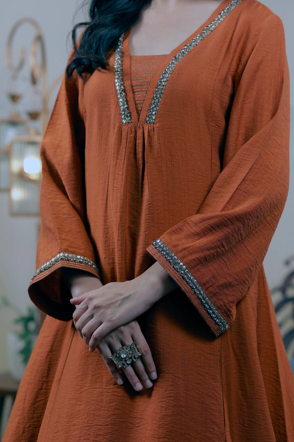 Hand-Lace Detailed Kurta & Pant Set