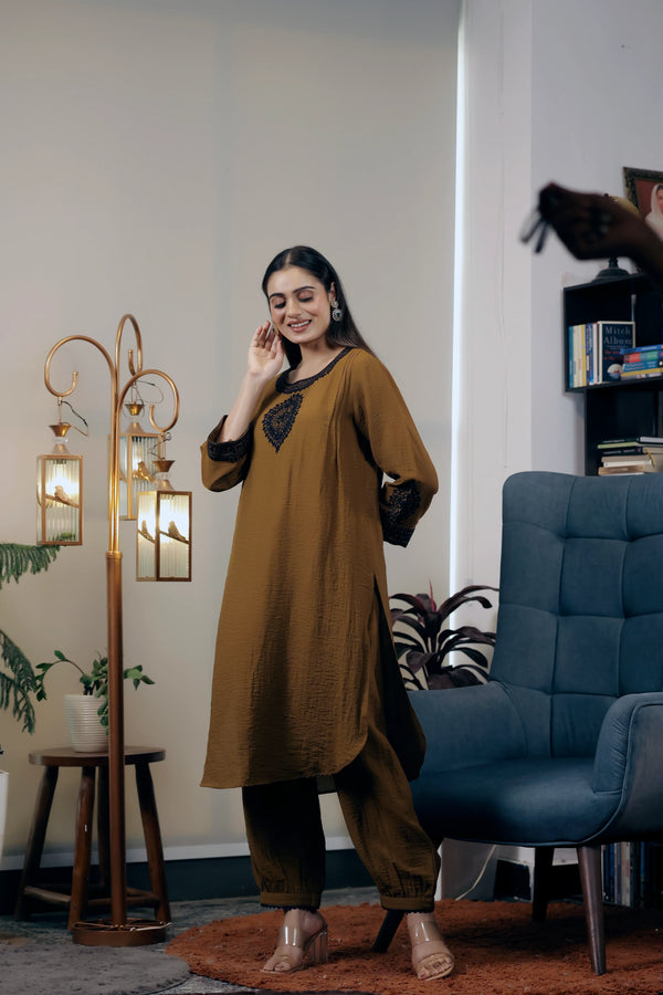 Aari-Embroidered Pintuck Kurta & Harem Pant Set